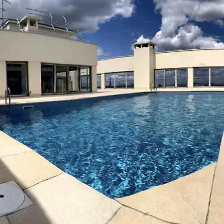 Apartment Amazing View, Beautiful Flat, Swimming Pools, Secure Parking Paris