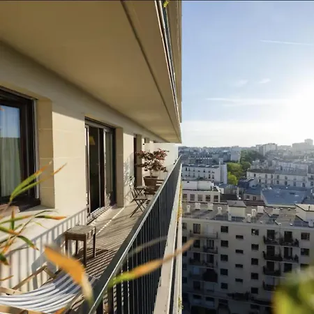 Amazing View, Beautiful Flat, Swimming Pools, Secure Parking Apartment *