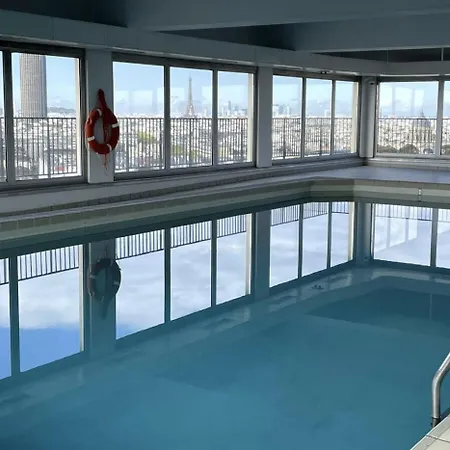Amazing View, Beautiful Flat, Swimming Pools, Secure Parking * Paris